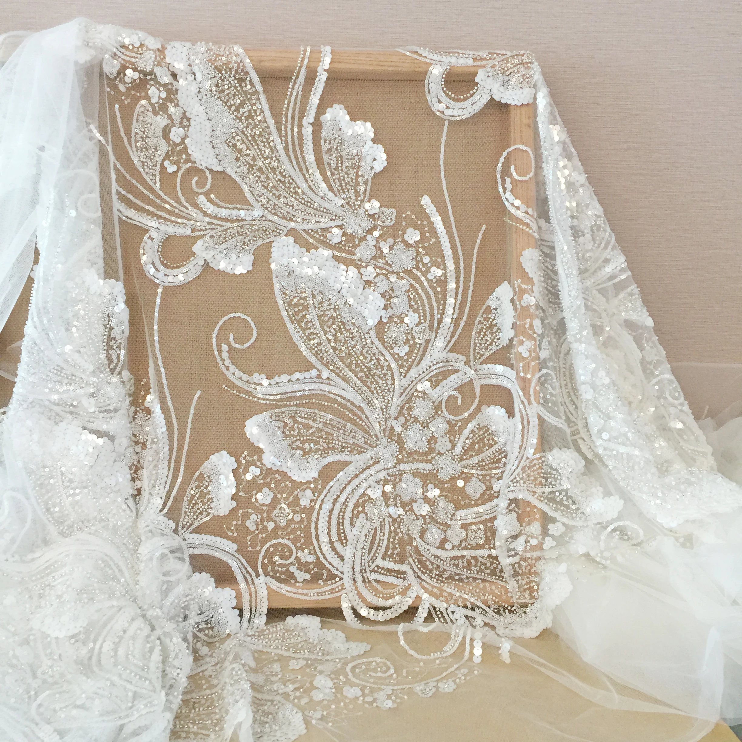 Ağır Sanayi Büyük Dalga 3D Boncuklu Dantel Kumaş düğün elbisesi Pullu Dantel Kumaş Seyahat Çekim Çiçek Aksesuarları Görüntü 4