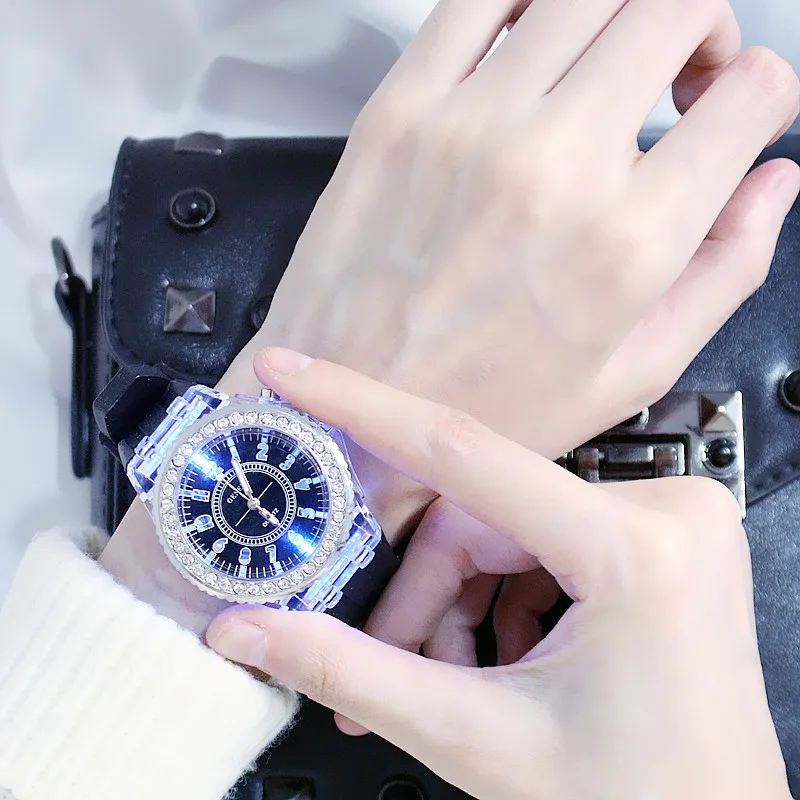 Bayanlar Saatler 2022 kadın Aydınlık Flaş İzle Kadınlar Spor Silikon kuvars saatler kadın Casual Saatler Relogio Feminino Görüntü 2