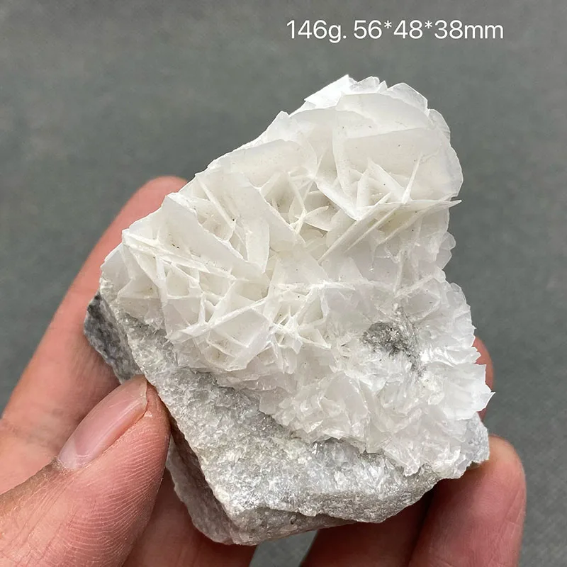 Doğal beyaz pul floresan kalsit kaba numune kristal kuvars taş Görüntü 3