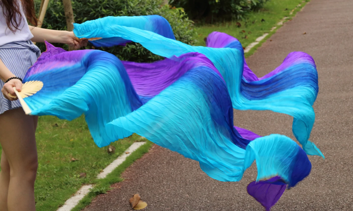 Yeni 100 % İpek Oryantal Dans Hayranları 1 Çift El Yapımı Boyalı Oryantal Dans Uzun Hayranları Şerit Renk Turkuaz + Kraliyet mavi + Mor 180x90 cm Hayranları Görüntü 2