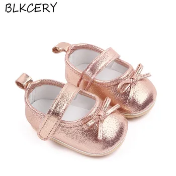 Marka Yeni Bebek Bebek Kız Beşik Ayakkabı Yumuşak Kauçuk Alt Eğitmenler Yenidoğan Ayakkabı Sevimli Pembe Yaylar Toddler Daireler 1 Yıl Hediye