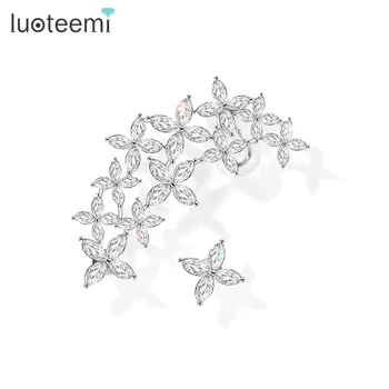 LUOTEEMI Çarpıcı Gümüş Renk Asimetrik Çiçek Saplama Küpe Kadınlar için Romantik Elegant Lady Geometrik CZ Düğün Takı