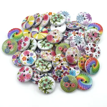50 Adet 2 Delik Ahşap Düğmeler Zanaat El Yapımı Scrapbooking Dikiş Giyim Aksesuarları 15mm Düğmeler Çiçek Boyalı Dikiş El Sanatları 1