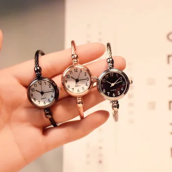 Küçük moda kadın saatler 2018 popüler marka basit numaraları bilezik izle retro bayanlar kuvars kol saati orologio donna